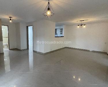 Casa de 3 alcobas en venta en El Poblado, Medellín, 156 m² · foto 2 de 15