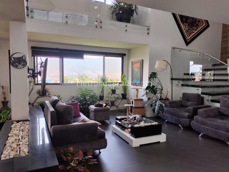 Apartamento Amoblado de 4 Alcobas en El Poblado con Ascensor y Piscina - 2