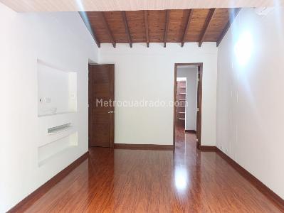 Casa de 3 alcobas en arriendo en El Poblado, Medellín, 360 m² · foto 11 de 17