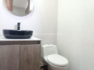 Casa de 3 alcobas en arriendo en El Poblado, Medellín, 360 m² · foto 16 de 17