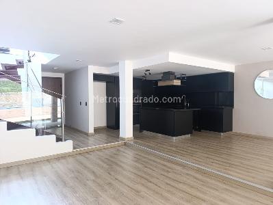 Casa de 3 alcobas en arriendo en El Poblado, Medellín, 360 m² · foto 2 de 17