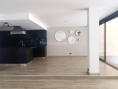 Casa de 3 alcobas en arriendo en El Poblado, Medellín, 360 m² · foto 3 de 17
