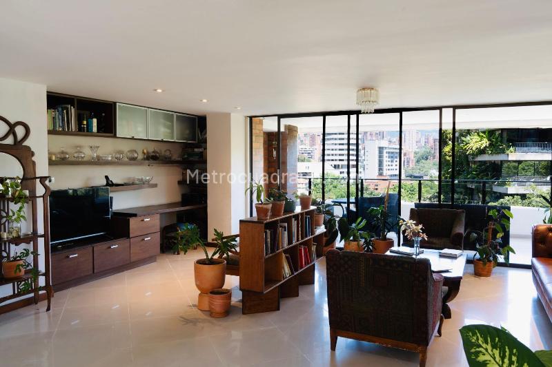 Modern 3BR Apartment with Balcony in El Poblado