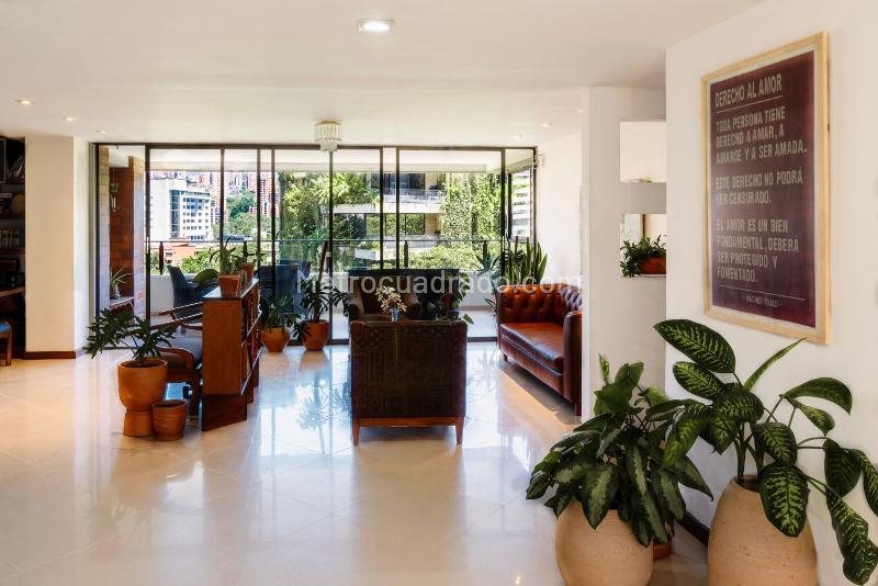 Modern 3BR Apartment with Balcony in El Poblado - 2