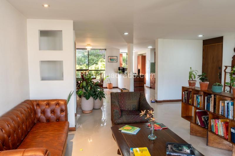 Modern 3BR Apartment with Balcony in El Poblado - 4