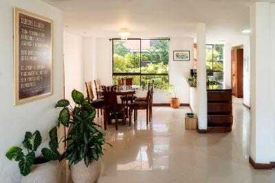 Apartamento de 3 alcobas en arriendo en Lalinde, Medellín, 170 m² · foto 5 de 9