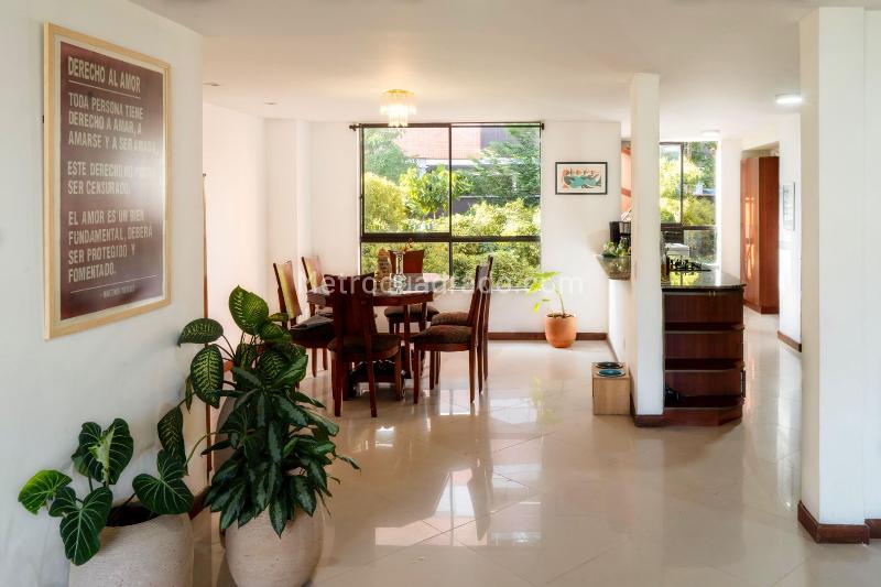 Modern 3BR Apartment with Balcony in El Poblado - 5