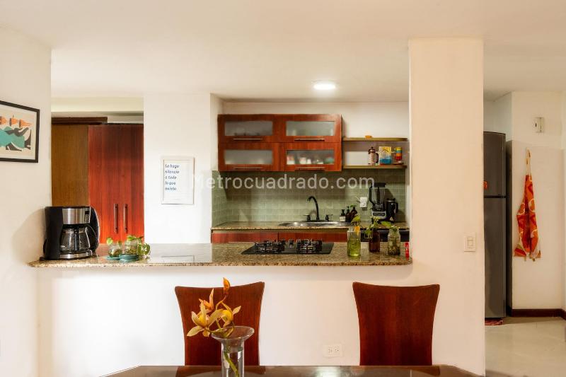 Modern 3BR Apartment with Balcony in El Poblado - 6