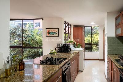 Apartamento de 3 alcobas en arriendo en Lalinde, Medellín, 170 m² · foto 7 de 9
