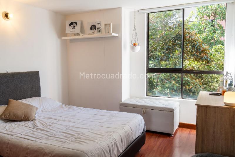 Modern 3BR Apartment with Balcony in El Poblado - 8