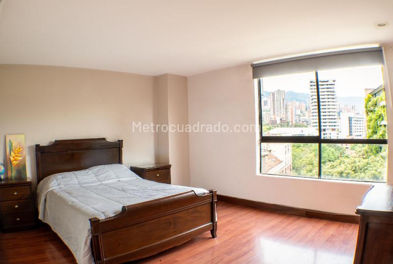 Modern 3BR Apartment with Balcony in El Poblado - 9