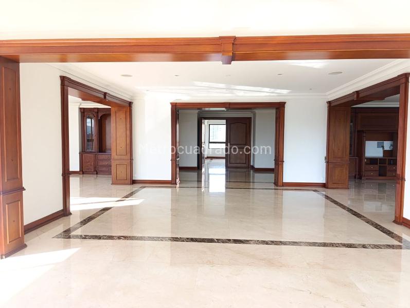 Apartamento de 4 Alcobas con Jacuzzi en Conjunto Cerrado, El Poblado - 3