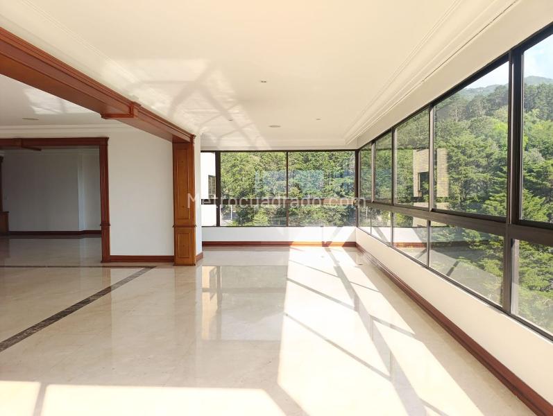 Apartamento de 4 Alcobas con Jacuzzi en Conjunto Cerrado, El Poblado - 4