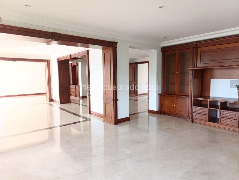 Apartamento de 4 Alcobas con Jacuzzi en Conjunto Cerrado, El Poblado - 6