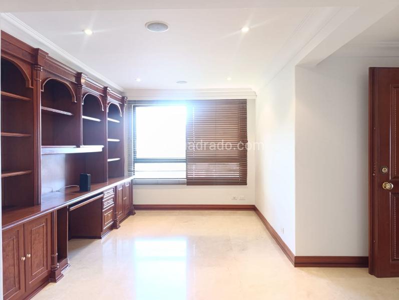 Apartamento de 4 Alcobas con Jacuzzi en Conjunto Cerrado, El Poblado - 9