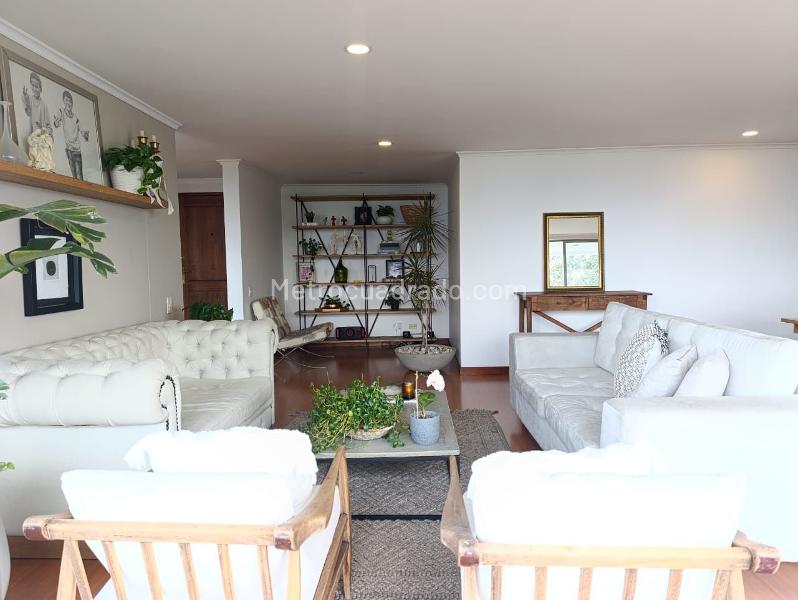 Stylish 3BR Apartment in El Poblado - 3