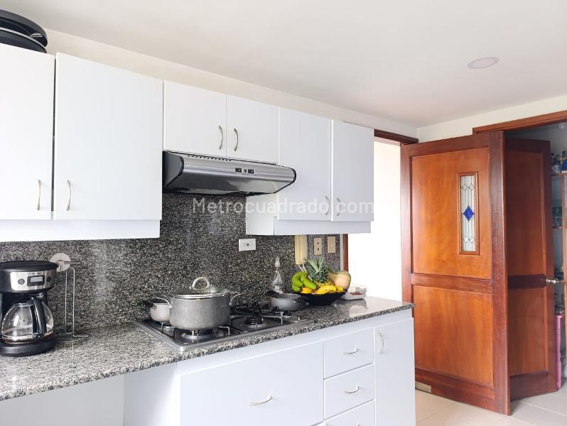 Stylish 3BR Apartment in El Poblado - 6