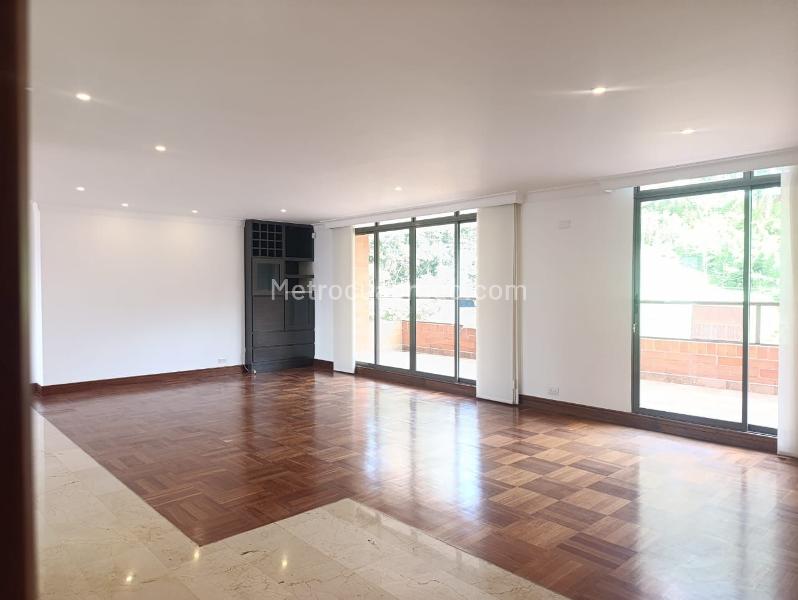 Elegant 3BR Apartment in El Poblado - 2