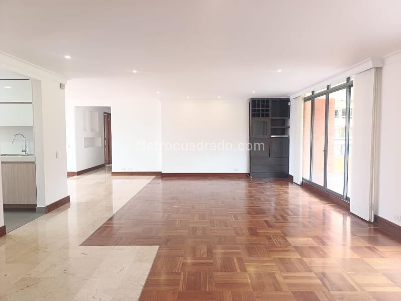 Elegant 3BR Apartment in El Poblado - 4