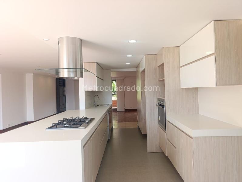 Elegant 3BR Apartment in El Poblado - 8