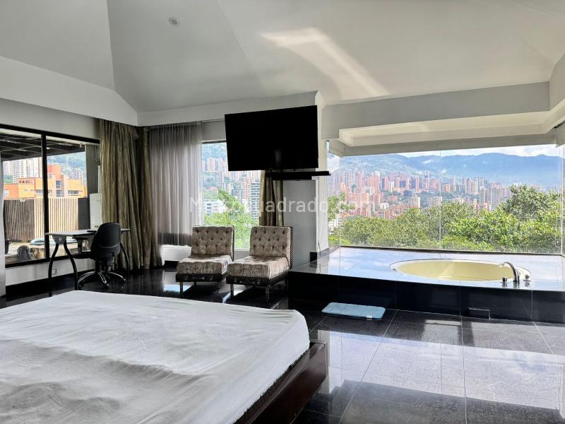 Luxurious 5BR Penthouse with Jacuzzi in El Poblado