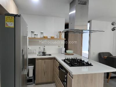 Apartamento de 3 alcobas en arriendo en Altos Del Poblado, Medellín, 78 m² · foto 7 de 18