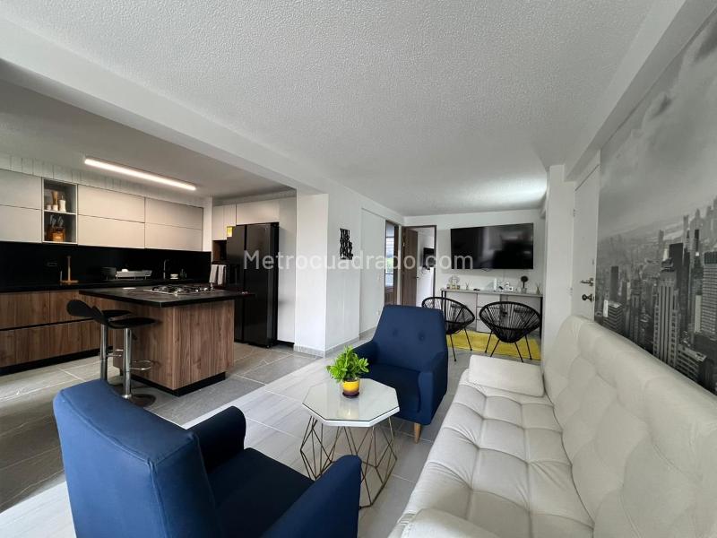 Apartamento Amoblado de 2 Alcobas con Balcón en El Poblado