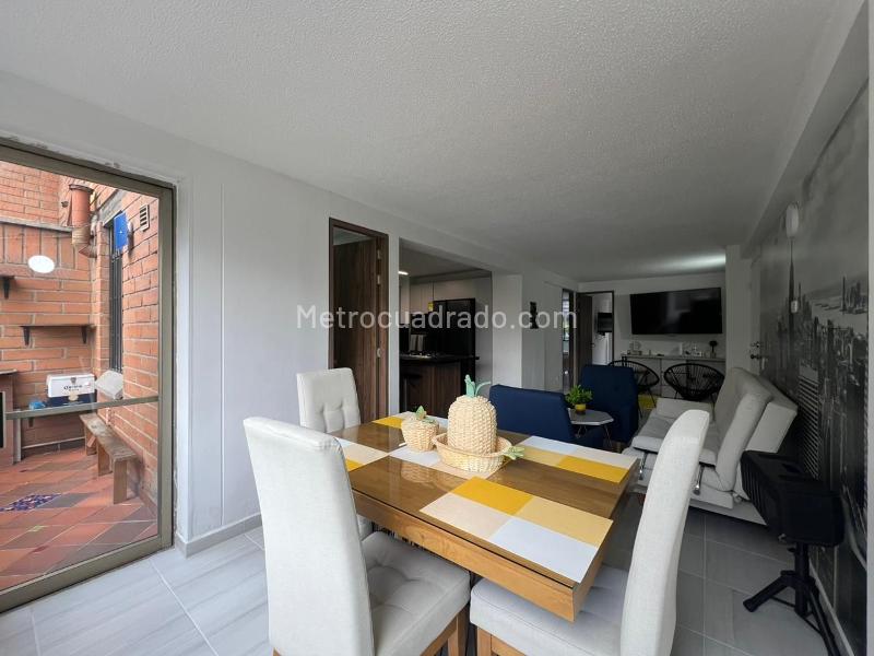 Furnished 2BR Apartment with Balcony in El Poblado - 4