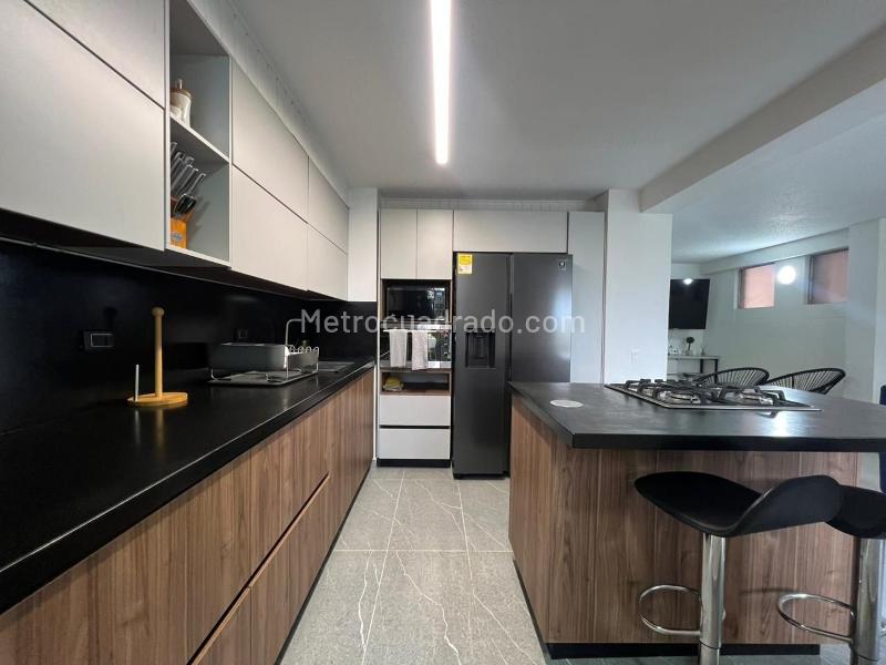 Furnished 2BR Apartment with Balcony in El Poblado - 8