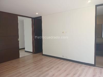 Apartamento de 3 alcobas en arriendo en El Poblado, Medellín, 220 m² · foto 13 de 20