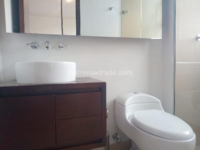 Apartamento de 3 alcobas en arriendo en El Poblado, Medellín, 220 m² · foto 19 de 20