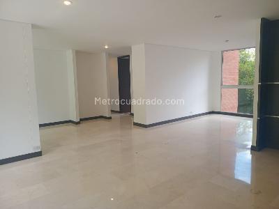 Apartamento de 3 alcobas en arriendo en El Poblado, Medellín, 220 m² · foto 2 de 20