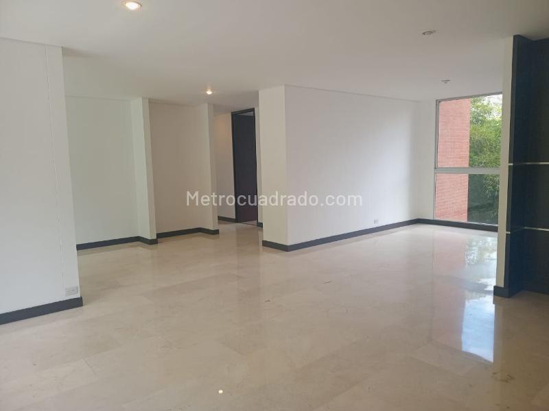 Apartamento de 3 Alcobas con Jacuzzi y Ascensor en El Poblado - 2