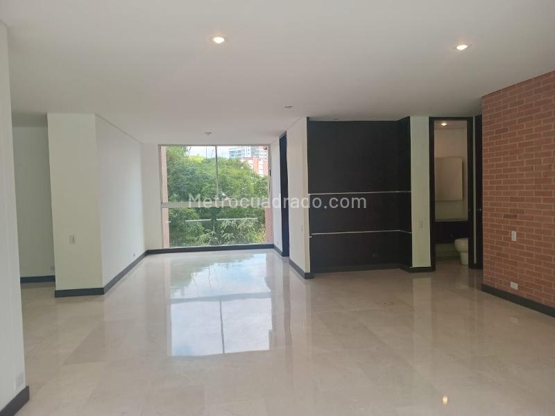 Apartamento de 3 Alcobas con Jacuzzi y Ascensor en El Poblado - 3
