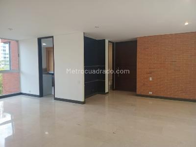Apartamento de 3 alcobas en arriendo en El Poblado, Medellín, 220 m² · foto 4 de 20