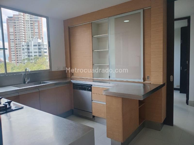 Apartamento de 3 Alcobas con Jacuzzi y Ascensor en El Poblado - 6