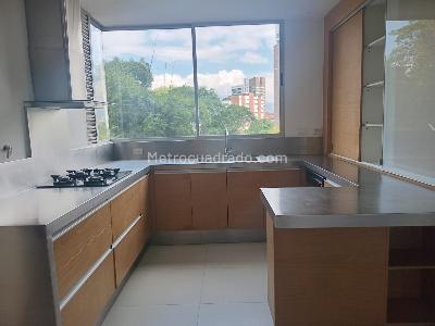 Apartamento de 3 alcobas en arriendo en El Poblado, Medellín, 220 m² · foto 7 de 20