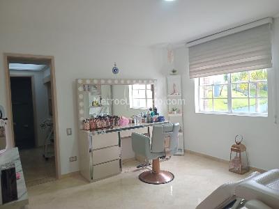 Casa de 4 alcobas en arriendo en El Poblado, Medellín, 375 m² · foto 14 de 20