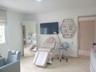 Casa de 4 alcobas en arriendo en El Poblado, Medellín, 375 m² · foto 15 de 20
