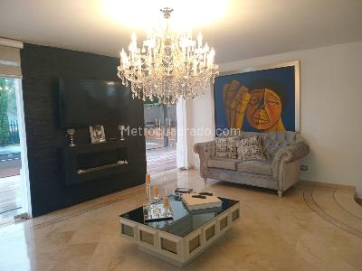 Casa de 4 alcobas en arriendo en El Poblado, Medellín, 375 m² · foto 2 de 20