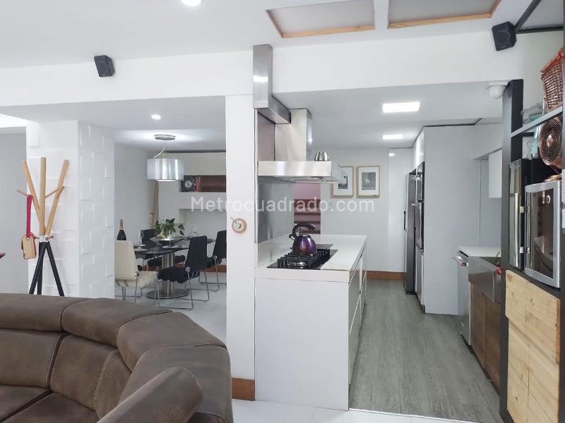 Furnished 3BR House in El Poblado Gated Unit with Amenities - 3