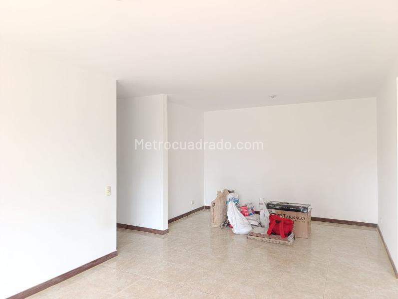 Apartamento de 2 Alcobas en El Poblado con Balcón en Conjunto Cerrado - 4