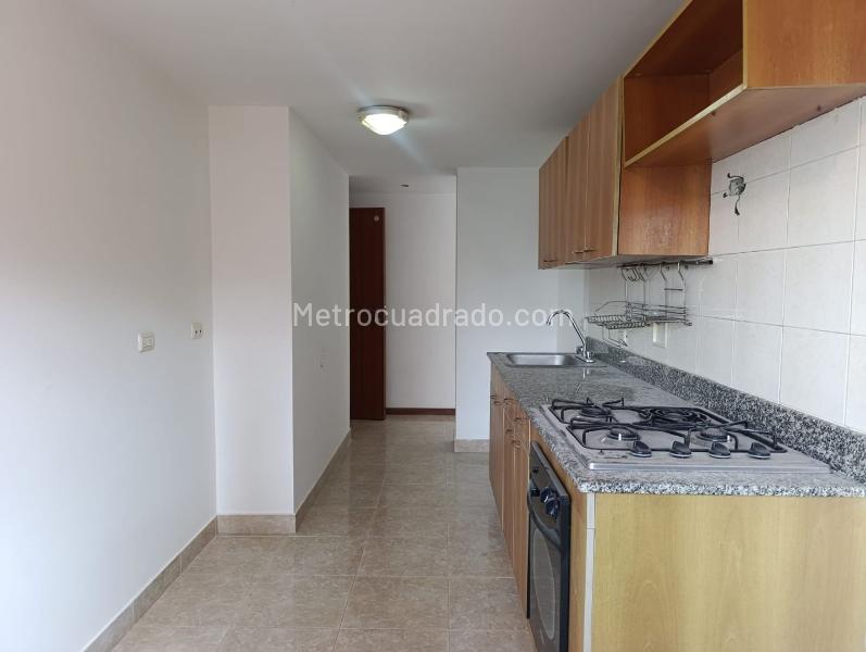 Apartamento de 2 Alcobas en El Poblado con Balcón en Conjunto Cerrado - 5