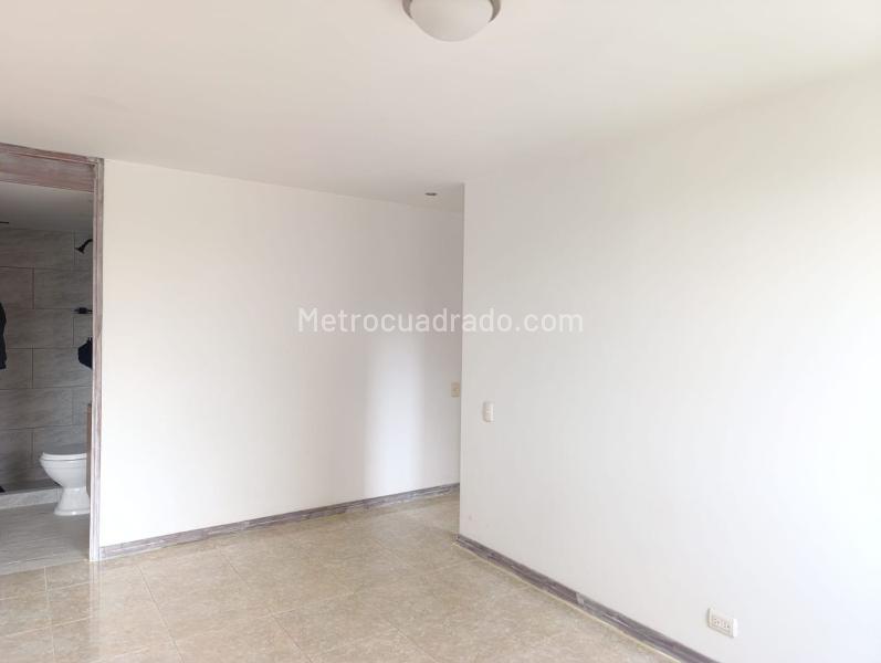 Apartamento de 2 Alcobas en El Poblado con Balcón en Conjunto Cerrado - 7