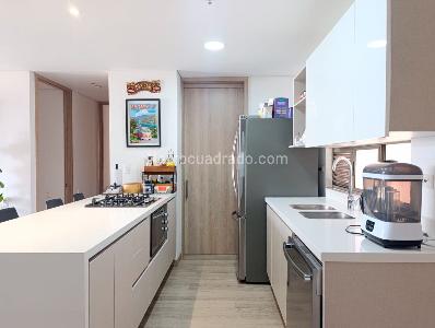 Apartamento de 2 alcobas en venta en El Poblado, Medellín, 92 m² · foto 10 de 19