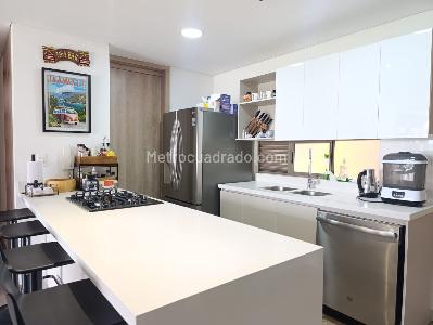 Apartamento de 2 alcobas en venta en El Poblado, Medellín, 92 m² · foto 8 de 19