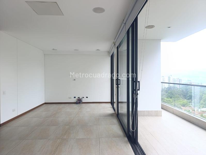 Modern 3BR Apartment with Terrace in El Poblado - 4
