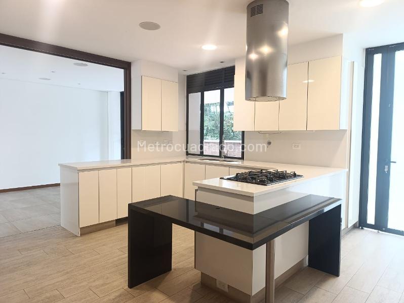 Modern 3BR Apartment with Terrace in El Poblado - 6