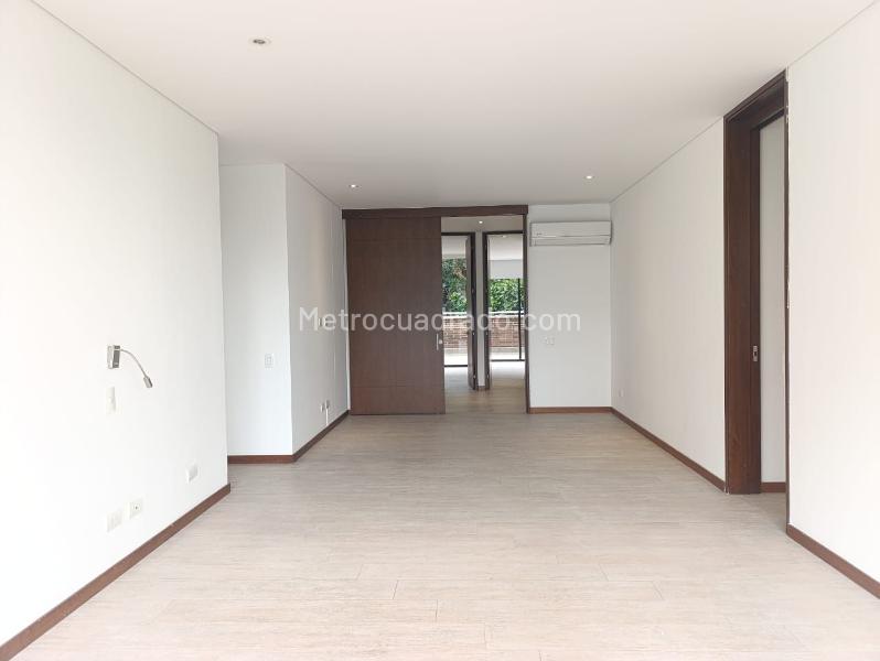 Modern 3BR Apartment with Terrace in El Poblado - 8