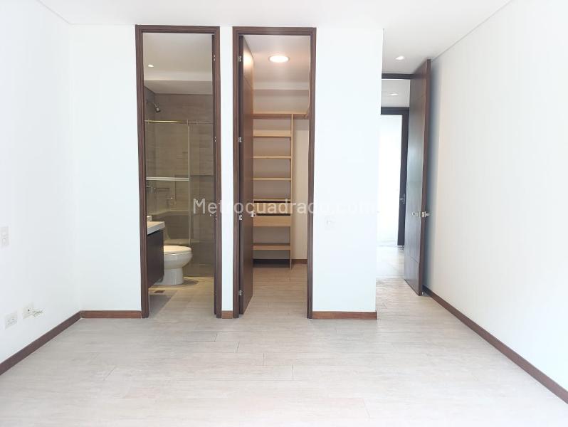 Modern 3BR Apartment with Terrace in El Poblado - 9
